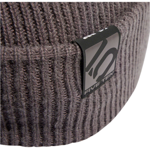 L Beanie