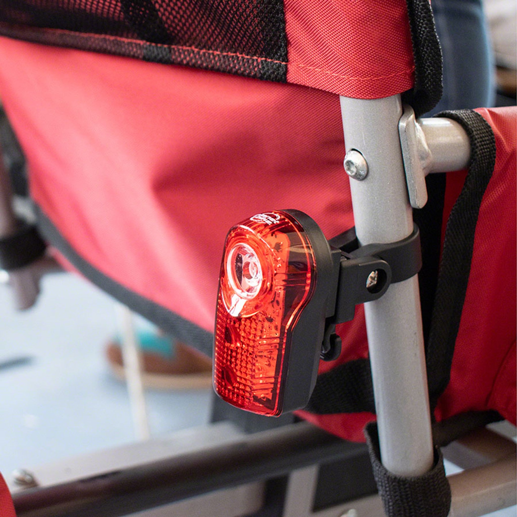 Planet Bike Superflash USB-Rechargeable Tail Light: Red/Black