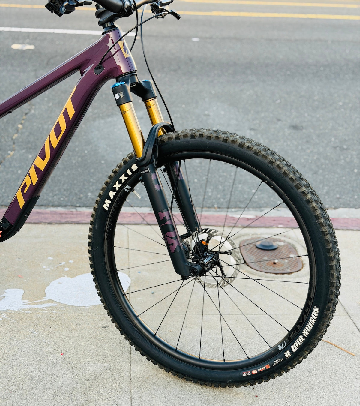USED 2026 Pivot Trail Cat SL Pro XT DI2 W/Carbon wheel upgrade