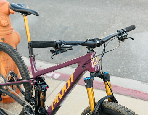 USED 2026 Pivot Trail Cat SL Pro XT DI2 W/Carbon wheel upgrade