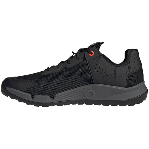Trailcross LT Flat Shoes - Men's, Black/Gray Two/Solar Red