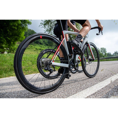 WIND 40 DB Rear Wheel - 700, 12 x 142mm, Center-Lock, HG 11, Black, 2-Way Fit